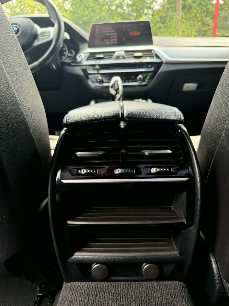 Photo 29 of this BMW 540I