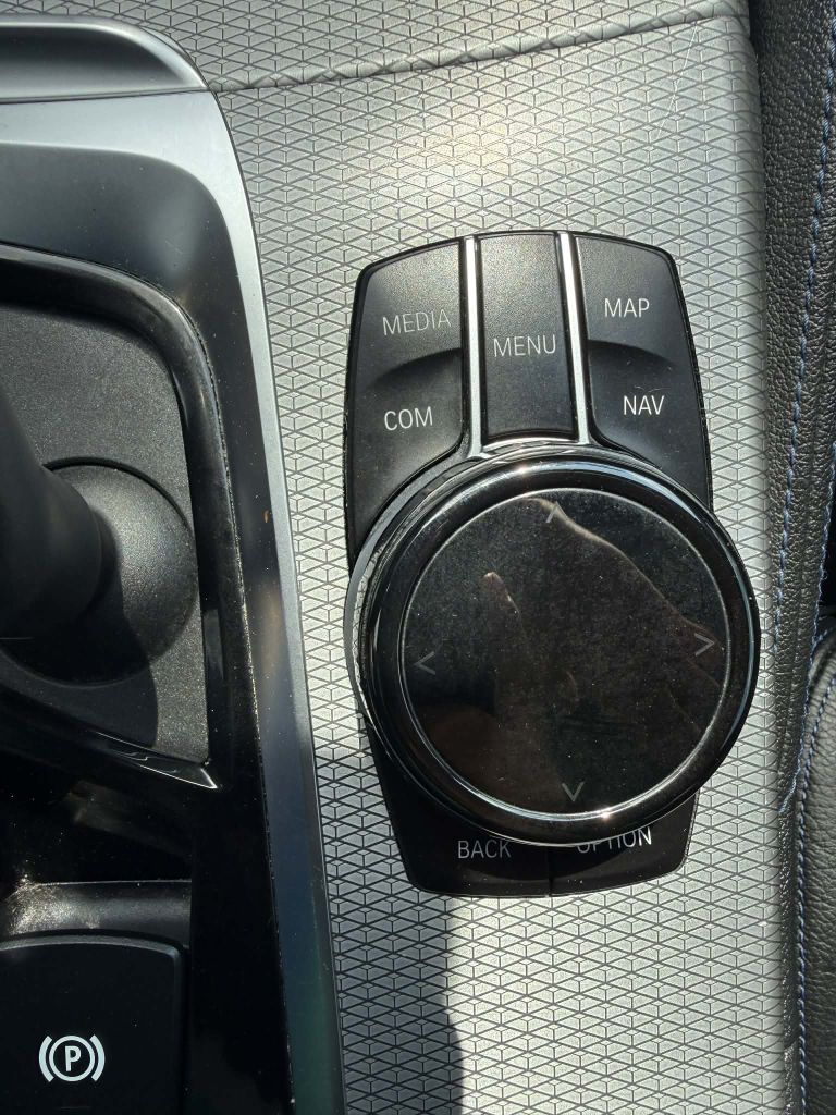Photo 33 of this BMW 540I