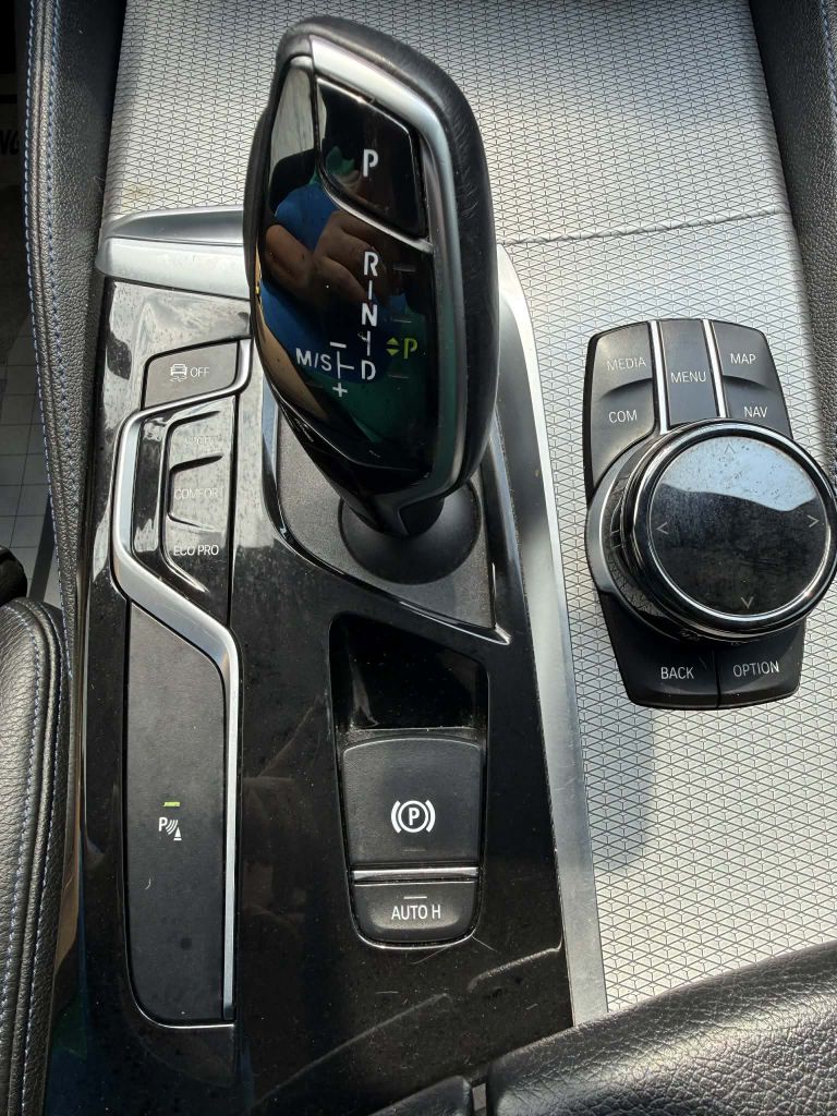 Photo 32 of this BMW 540I