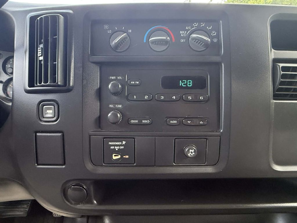 Photo 20 of this CHEVROLET EXPRESS G3500