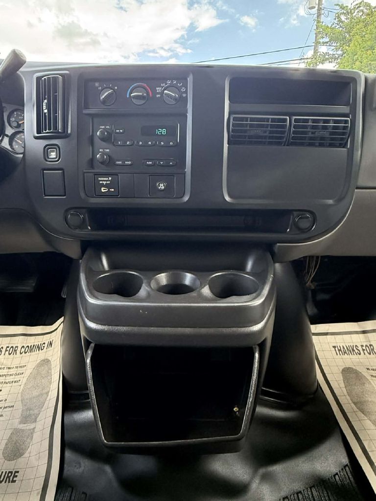 Photo 19 of this CHEVROLET EXPRESS G3500