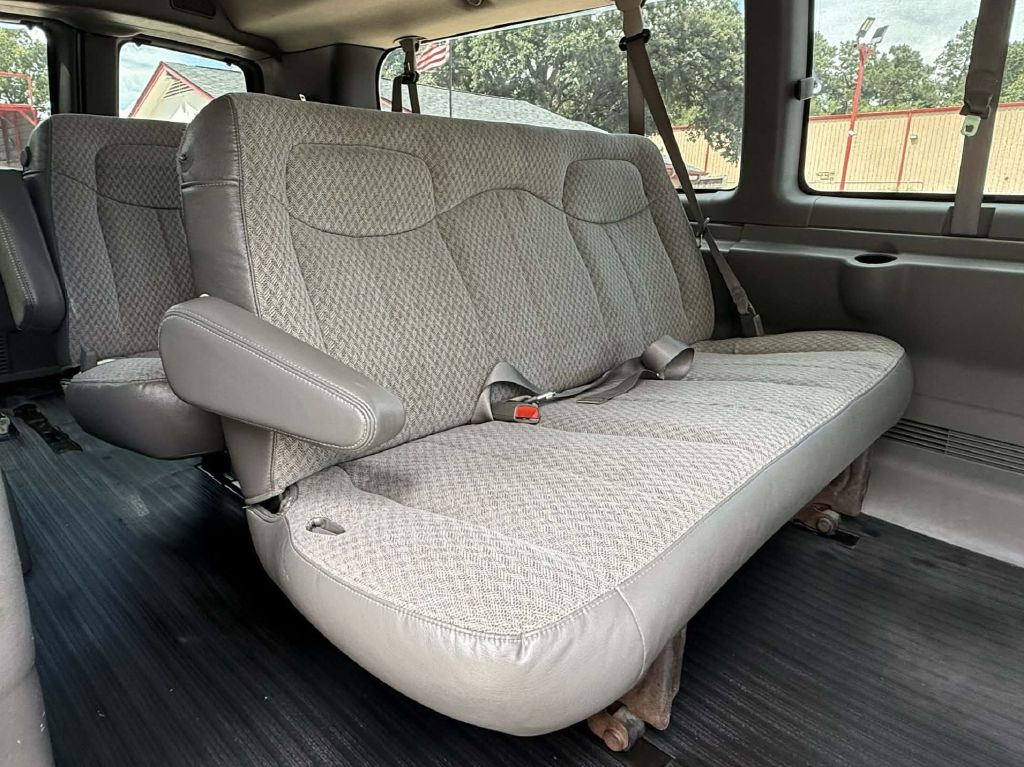 Photo 15 of this CHEVROLET EXPRESS G3500