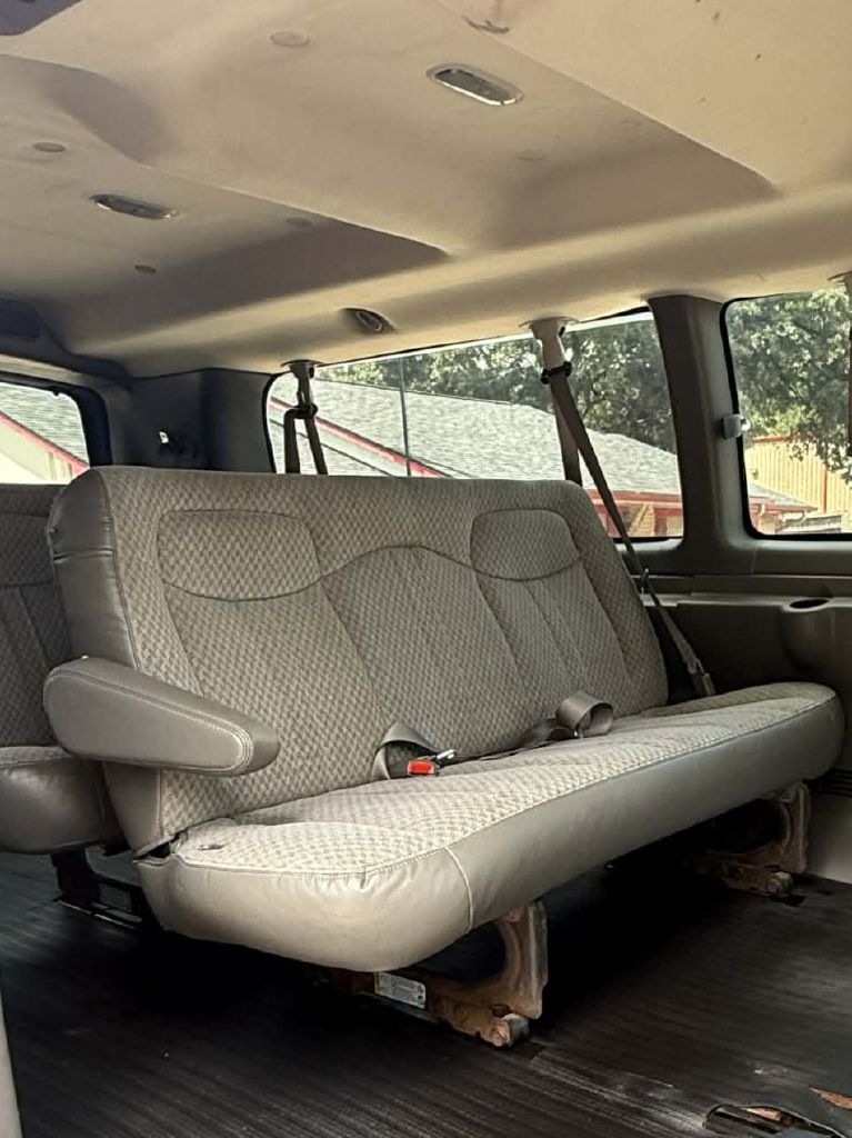 Photo 16 of this CHEVROLET EXPRESS G3500