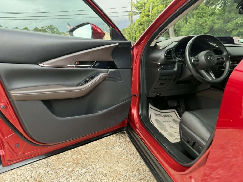 Photo 10 of this MAZDA CX-30