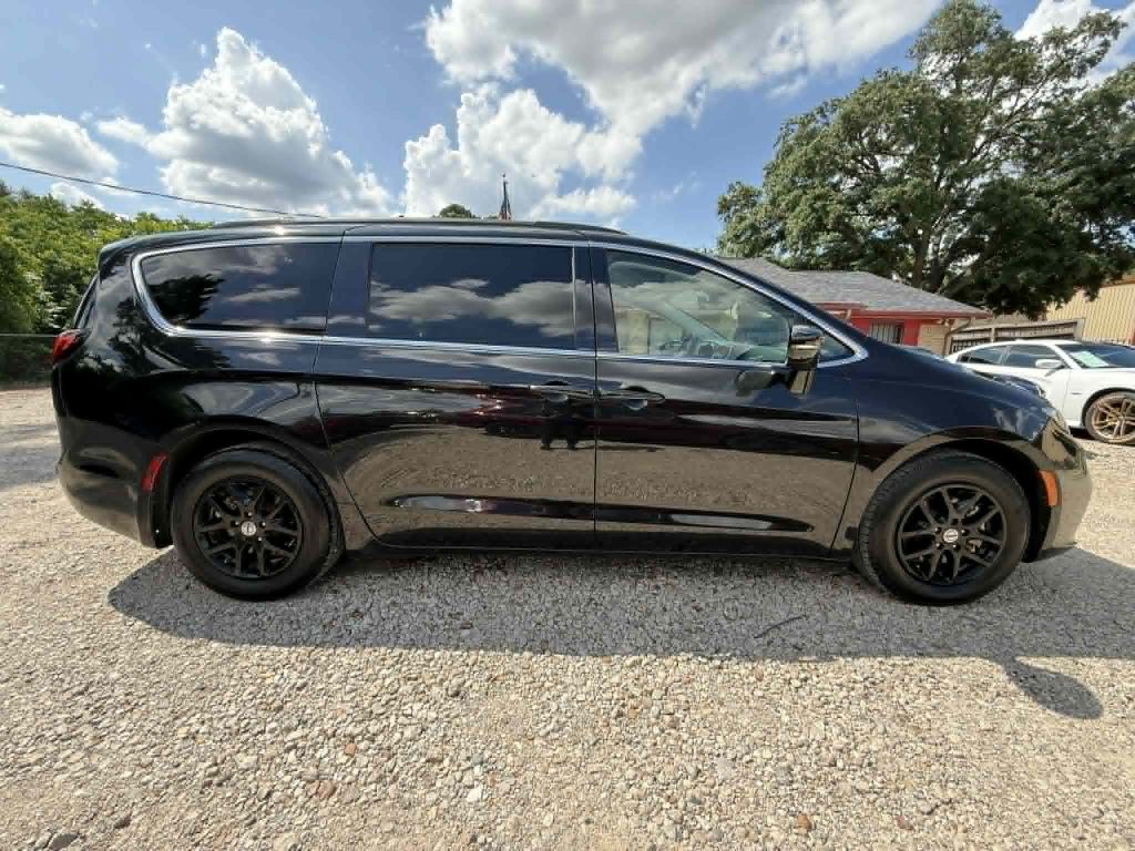 Photo 4 of this CHRYSLER PACIFICA