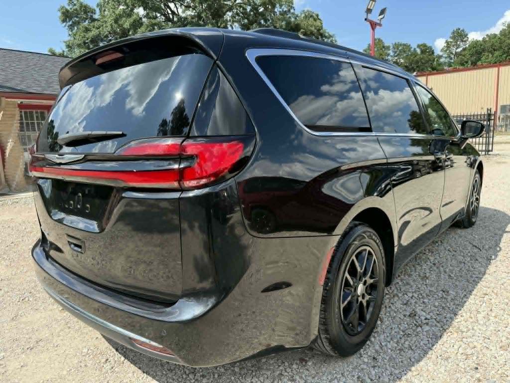 Photo 5 of this CHRYSLER PACIFICA