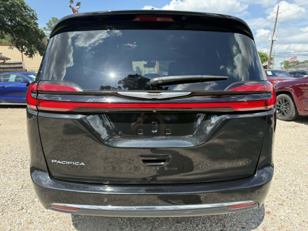 Photo 6 of this CHRYSLER PACIFICA