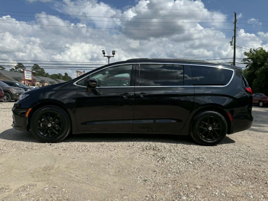 Photo 8 of this CHRYSLER PACIFICA