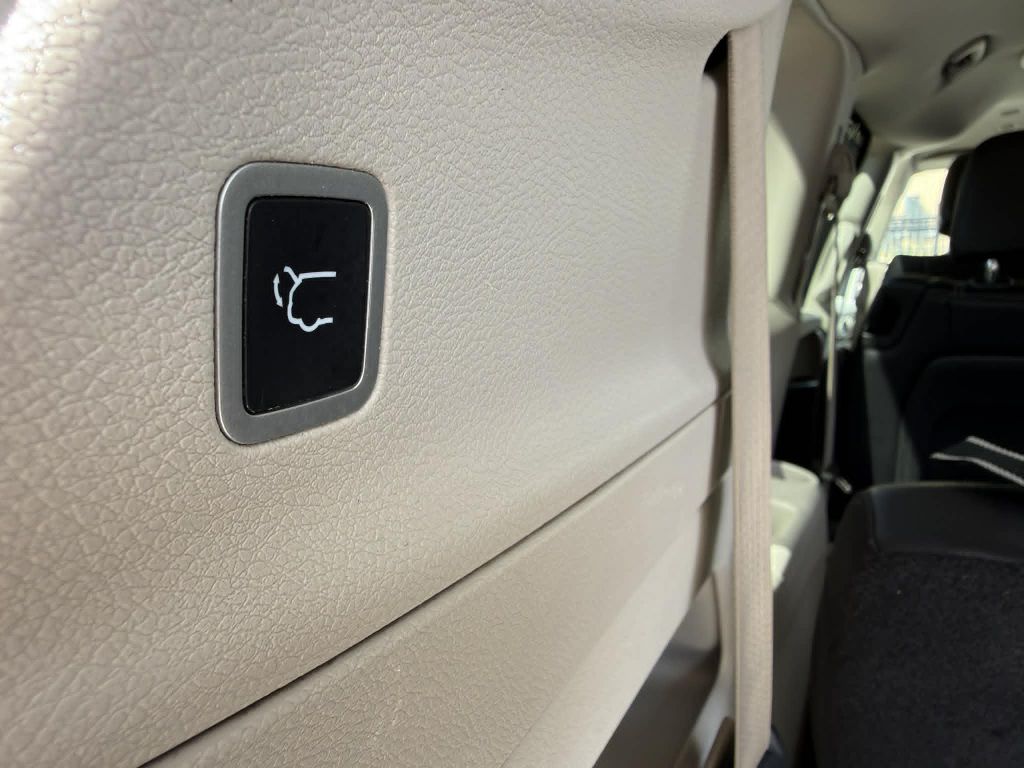 Photo 31 of this CHRYSLER PACIFICA