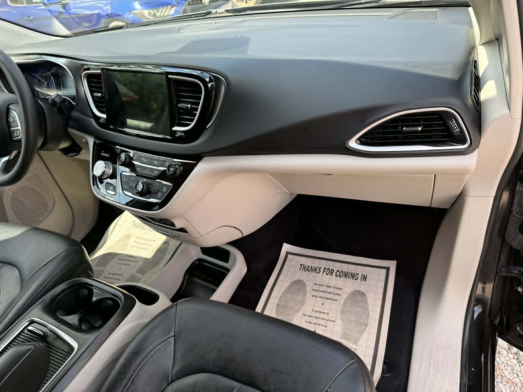 Photo 22 of this CHRYSLER PACIFICA