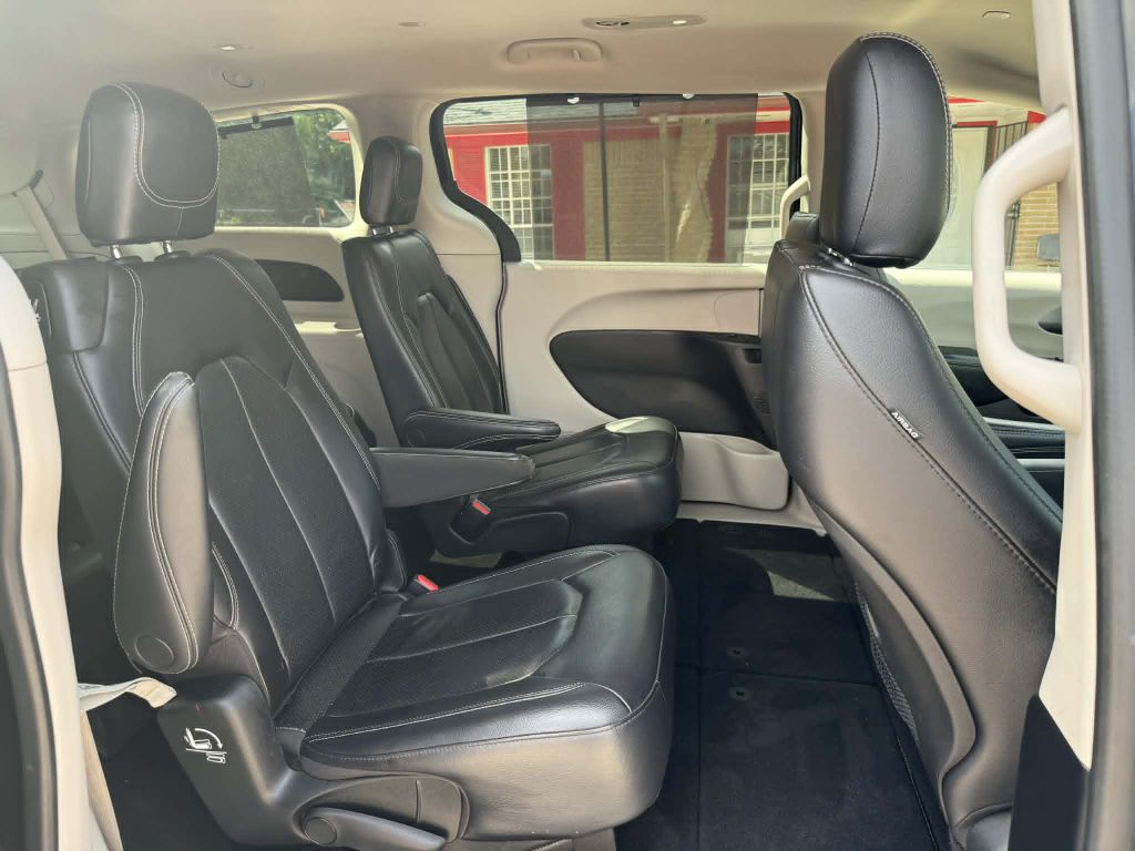 Photo 20 of this CHRYSLER PACIFICA