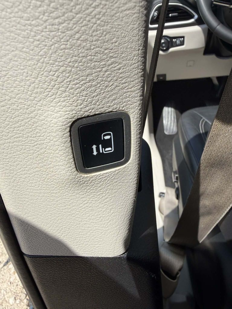 Photo 30 of this CHRYSLER PACIFICA