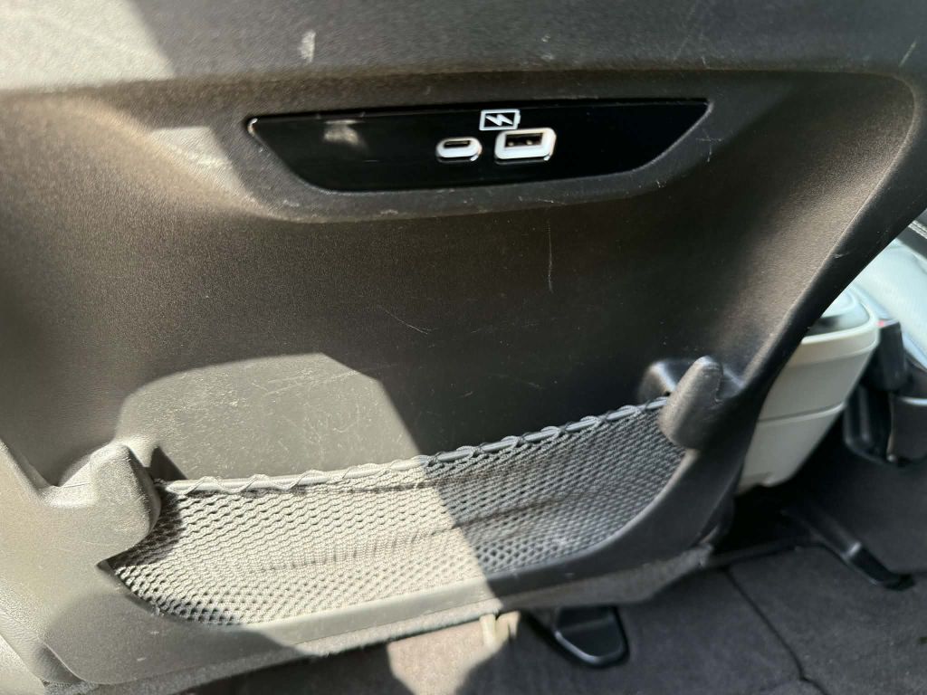 Photo 18 of this CHRYSLER PACIFICA