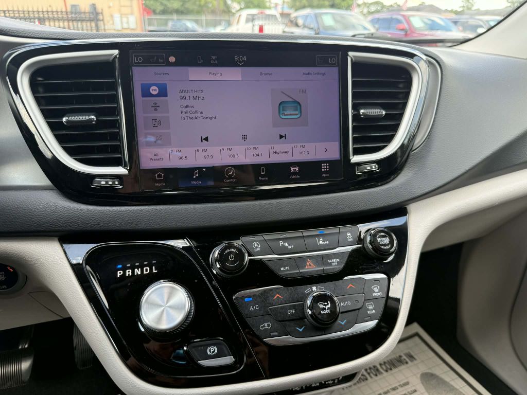 Photo 25 of this CHRYSLER PACIFICA