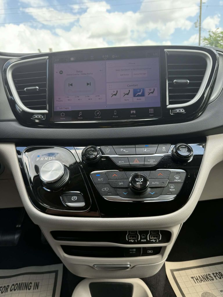 Photo 28 of this CHRYSLER PACIFICA
