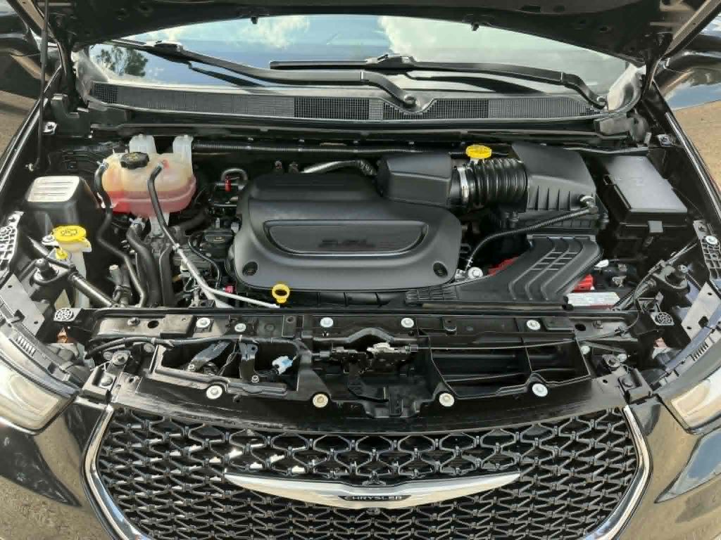 Photo 33 of this CHRYSLER PACIFICA