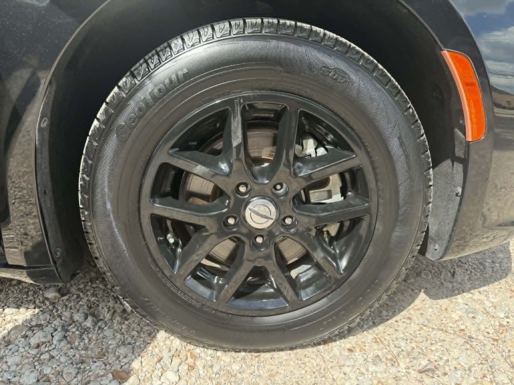 Photo 36 of this CHRYSLER PACIFICA