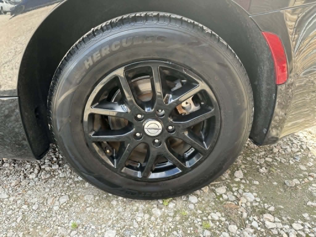 Photo 38 of this CHRYSLER PACIFICA