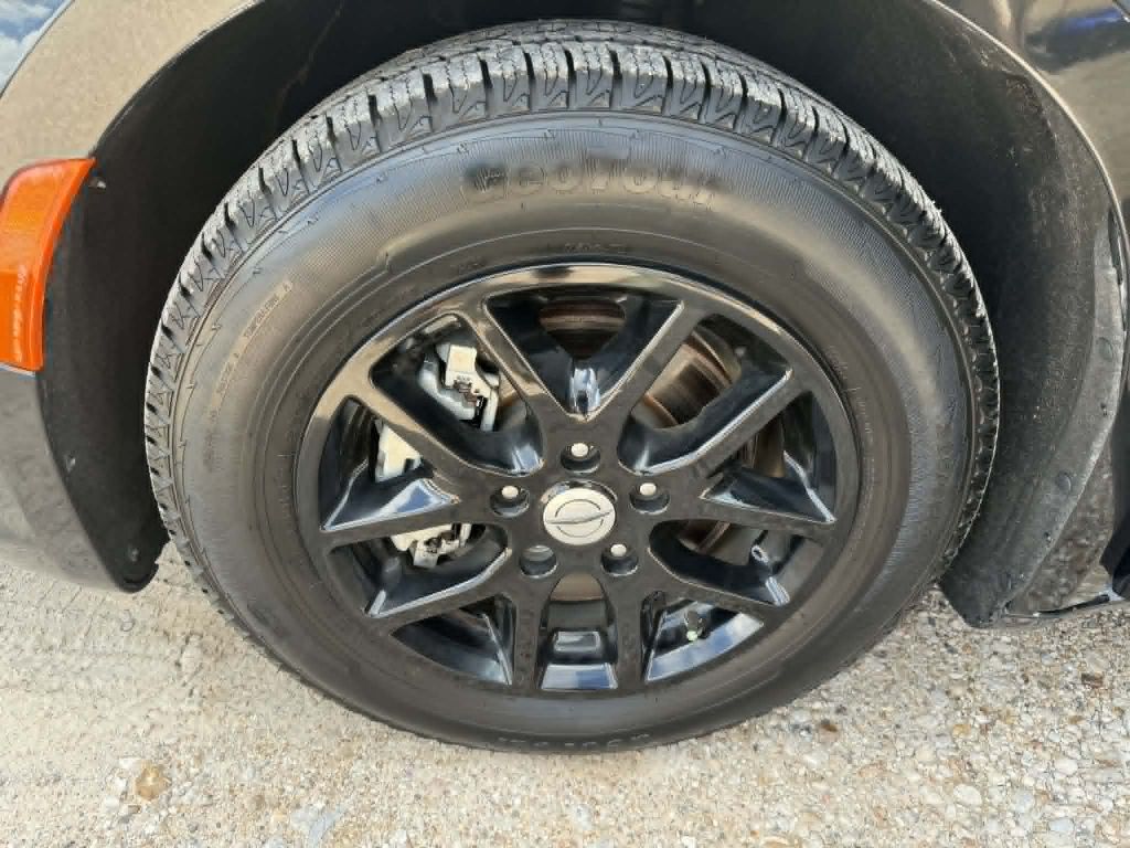 Photo 39 of this CHRYSLER PACIFICA