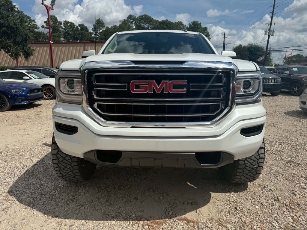 Photo 2 of this GMC SIERRA