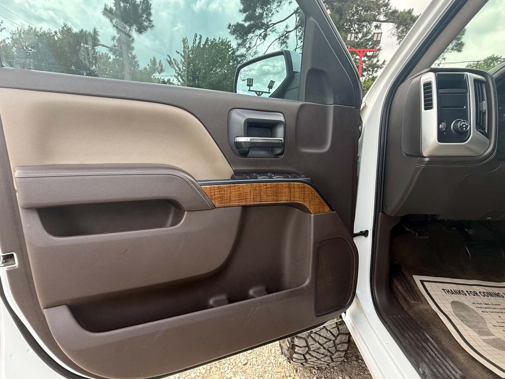 Photo 9 of this GMC SIERRA