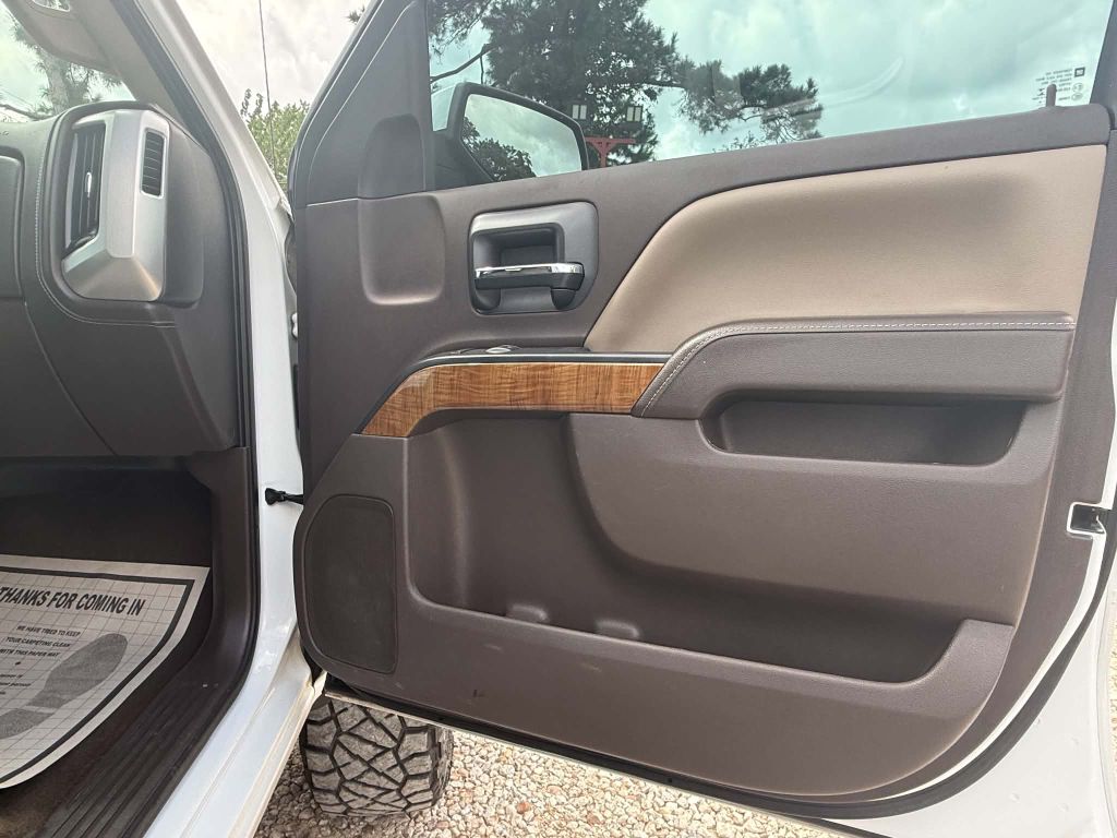 Photo 17 of this GMC SIERRA