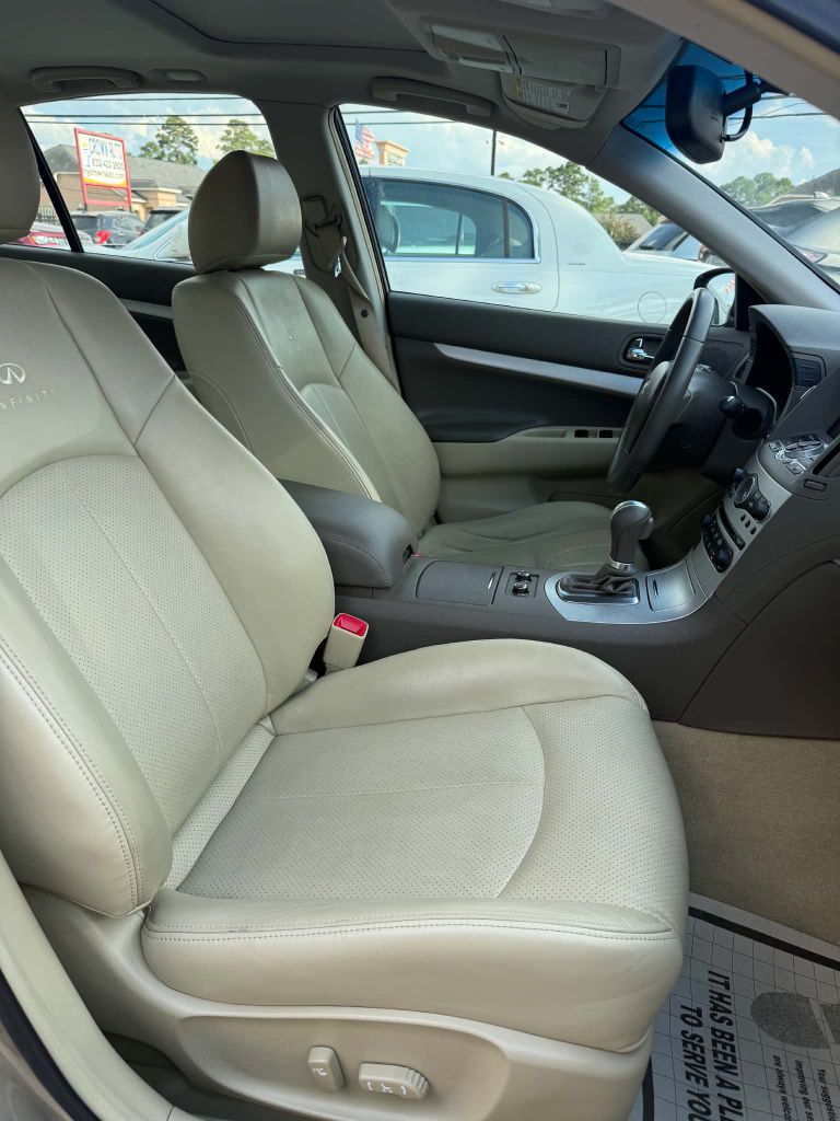 Photo 24 of this INFINITI G37