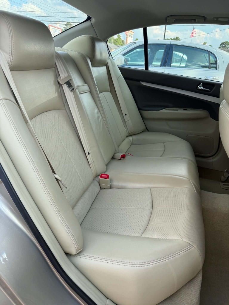 Photo 26 of this INFINITI G37
