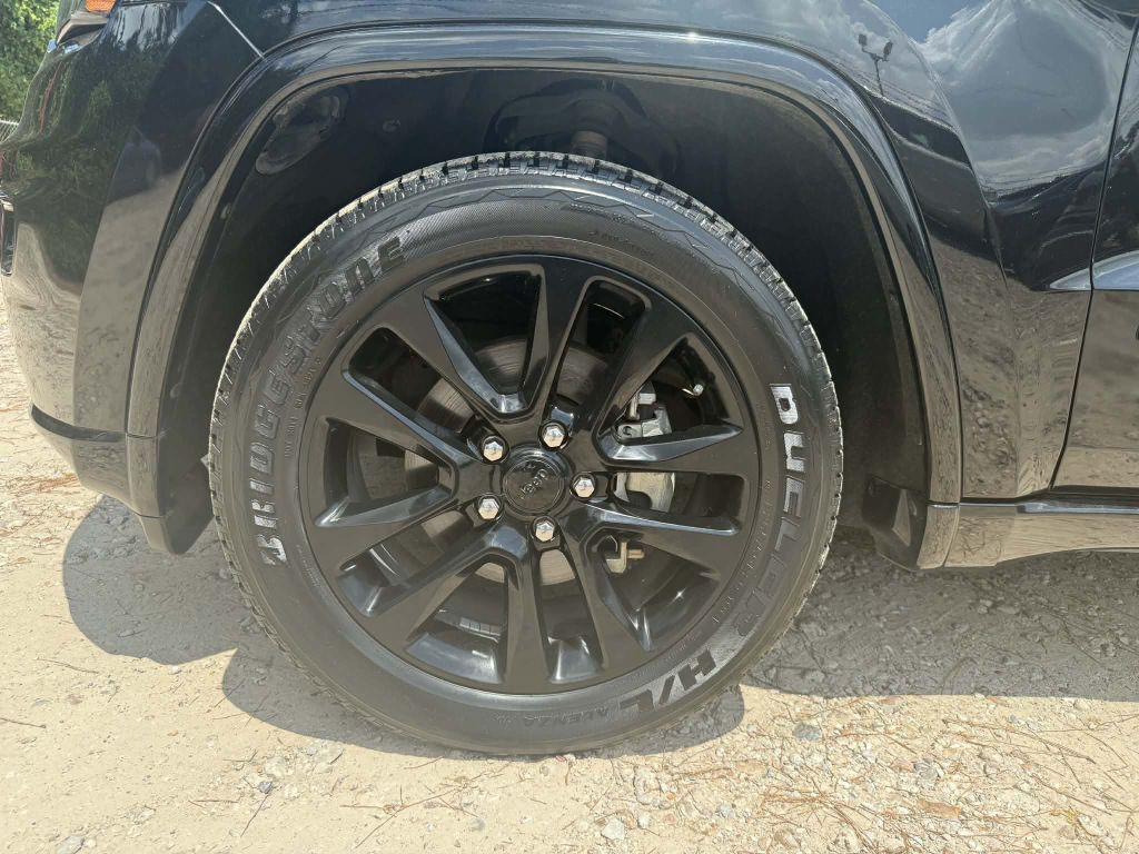 Photo 23 of this JEEP GRAND CHEROKEE