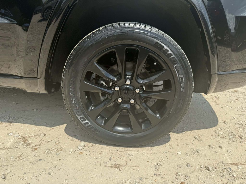 Photo 24 of this JEEP GRAND CHEROKEE