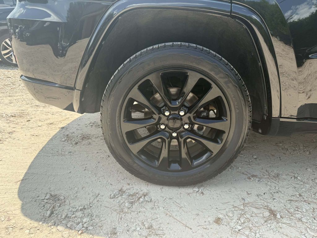 Photo 25 of this JEEP GRAND CHEROKEE