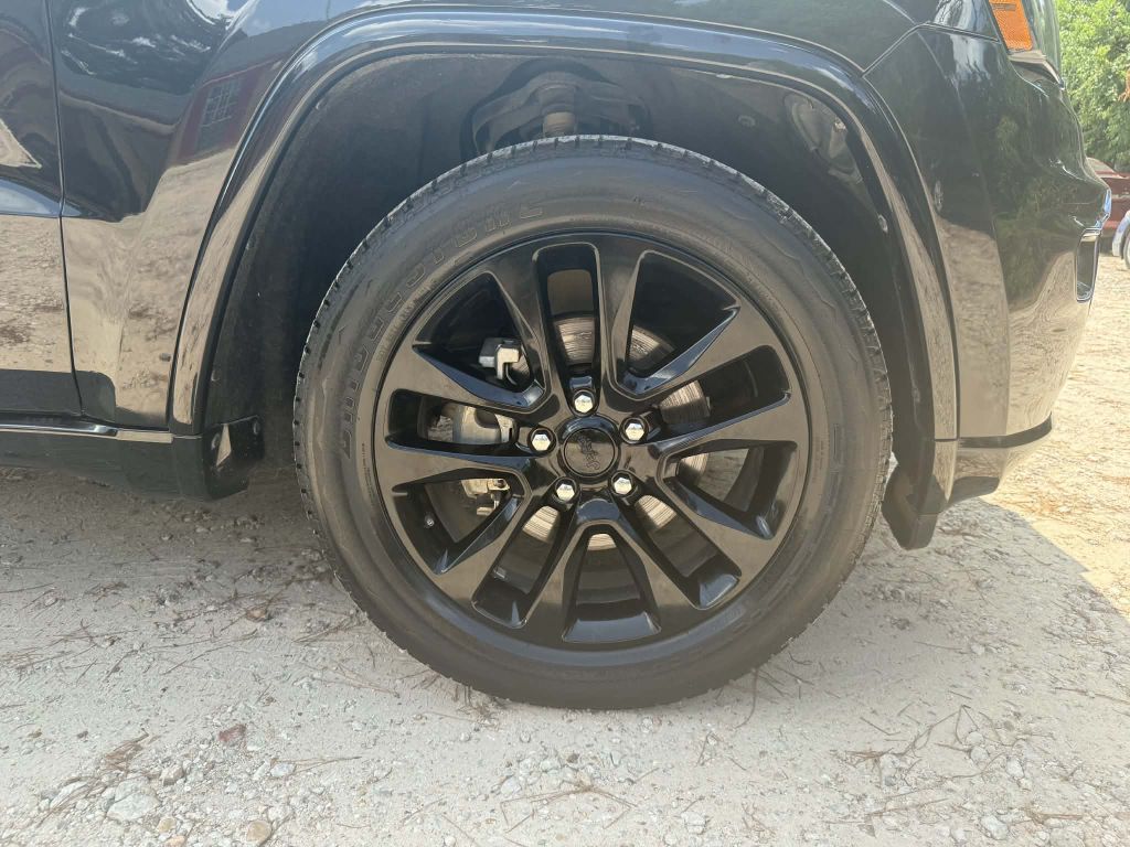 Photo 26 of this JEEP GRAND CHEROKEE
