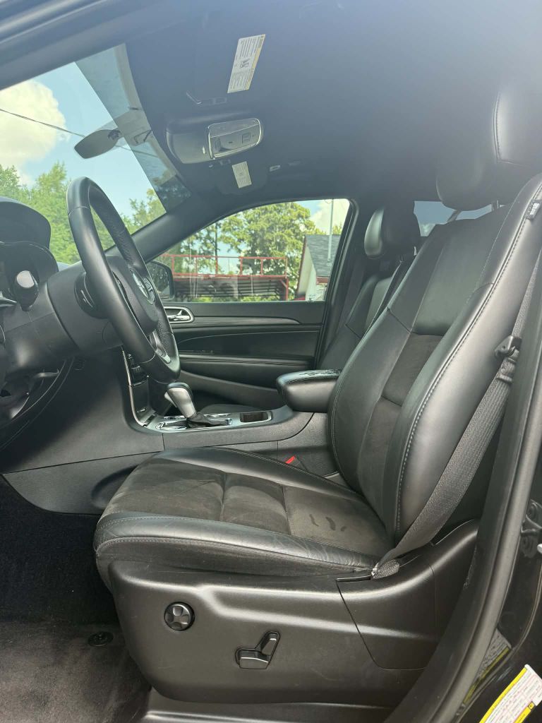 Photo 12 of this JEEP GRAND CHEROKEE