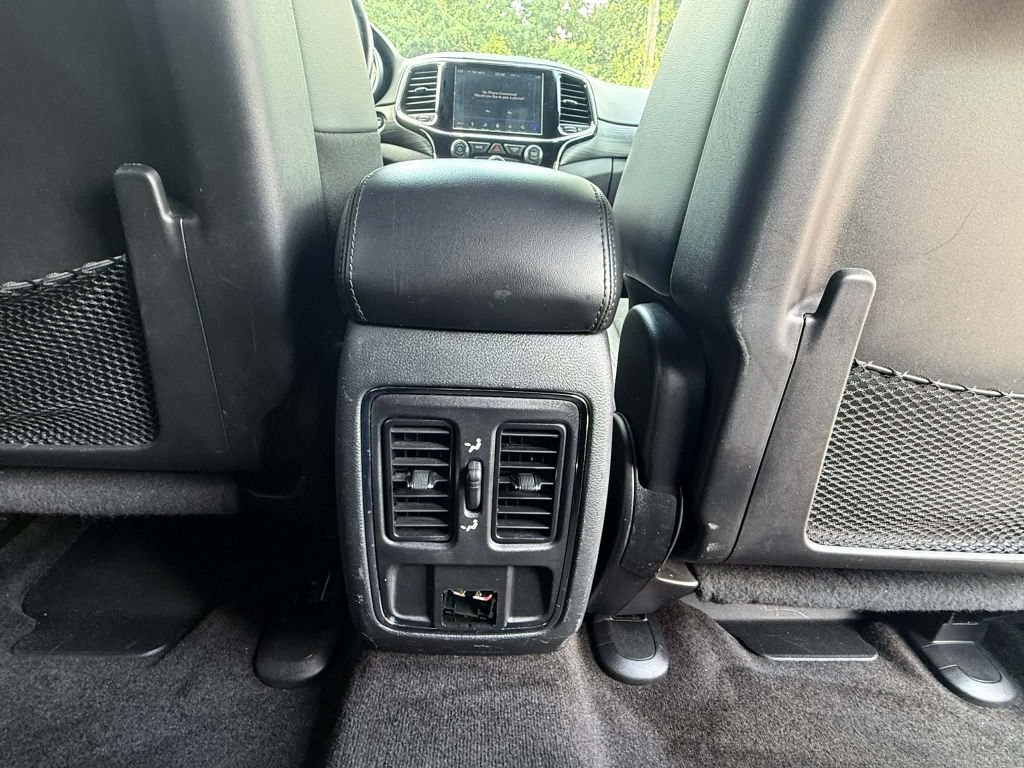 Photo 20 of this JEEP GRAND CHEROKEE