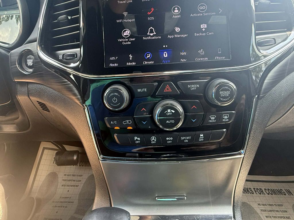 Photo 19 of this JEEP GRAND CHEROKEE