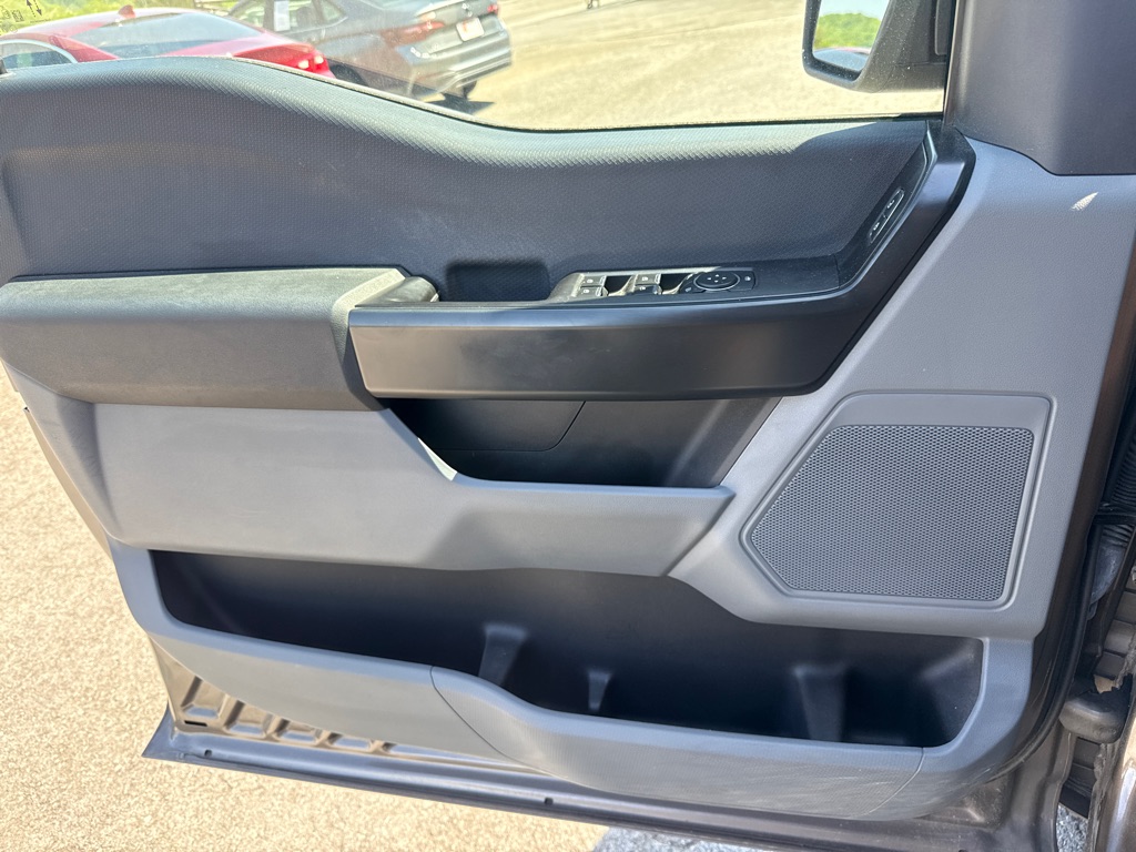Photo 21 of this FORD F150