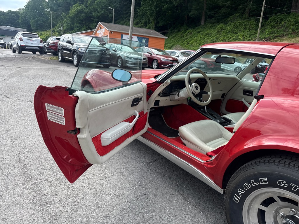 Photo 9 of this CHEVROLET CORVETTE