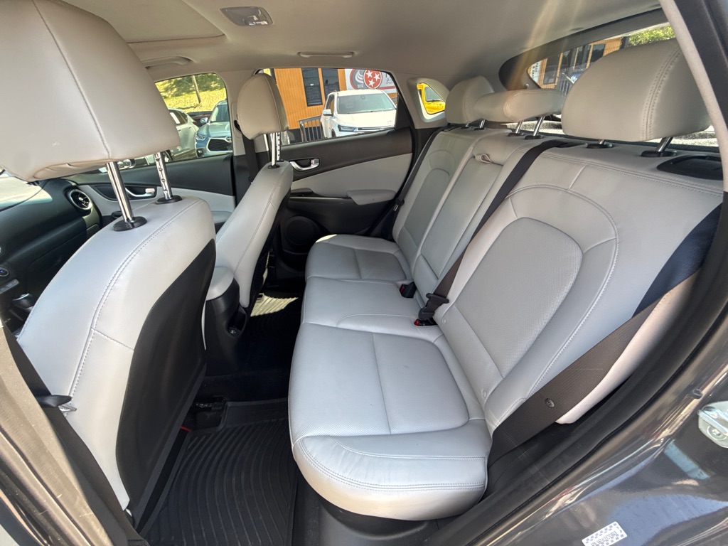 Photo 21 of this HYUNDAI KONA