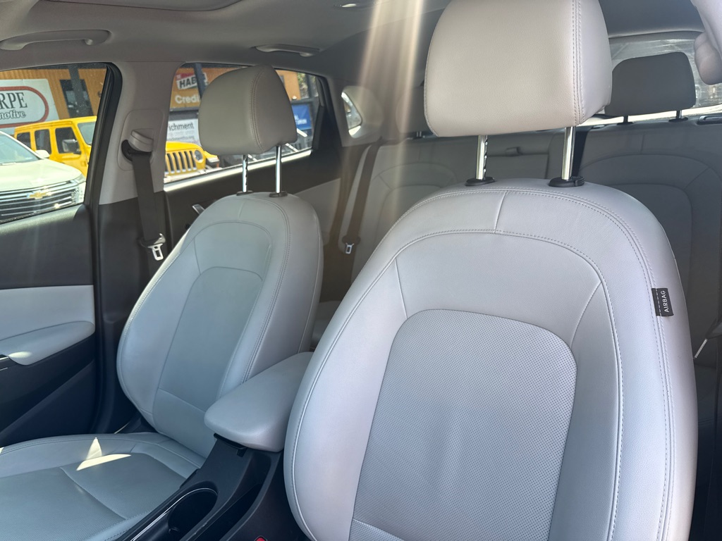 Photo 11 of this HYUNDAI KONA