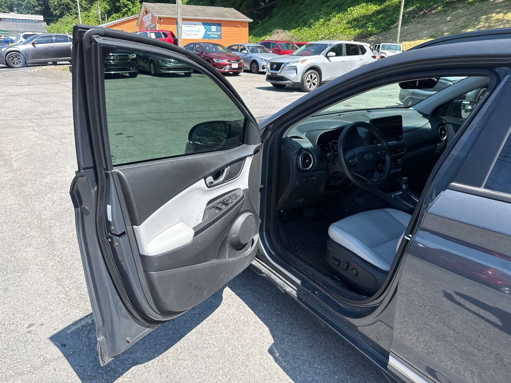 Photo 9 of this HYUNDAI KONA