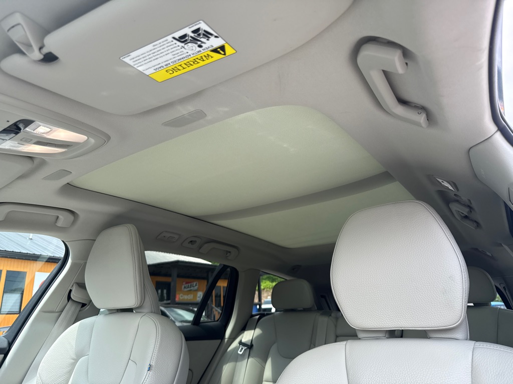 Photo 23 of this VOLVO V60 CROSS COUNT