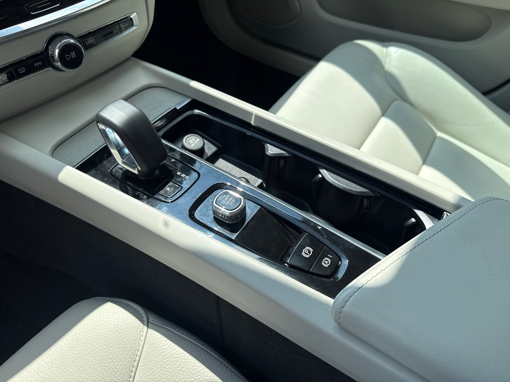 Photo 18 of this VOLVO V60 CROSS COUNT