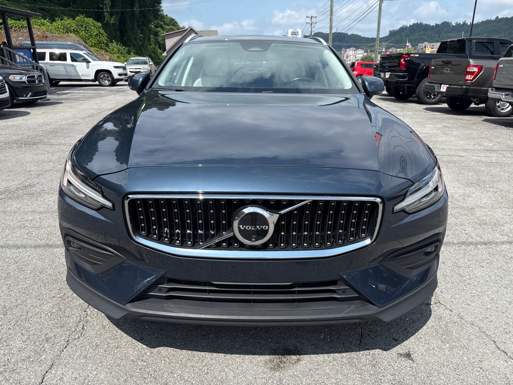 Photo 2 of this VOLVO V60 CROSS COUNT