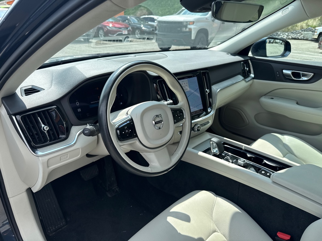 Photo 10 of this VOLVO V60 CROSS COUNT