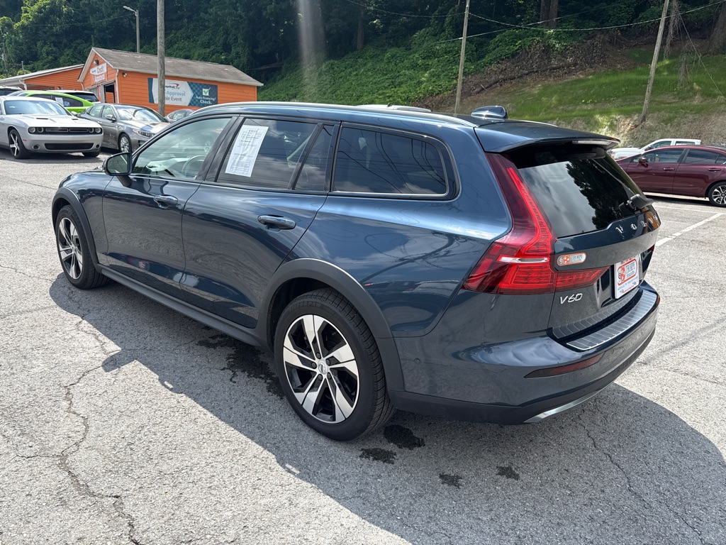Photo 5 of this VOLVO V60 CROSS COUNT