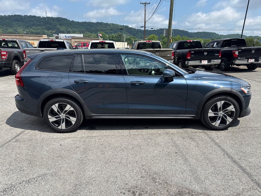 Photo 8 of this VOLVO V60 CROSS COUNT