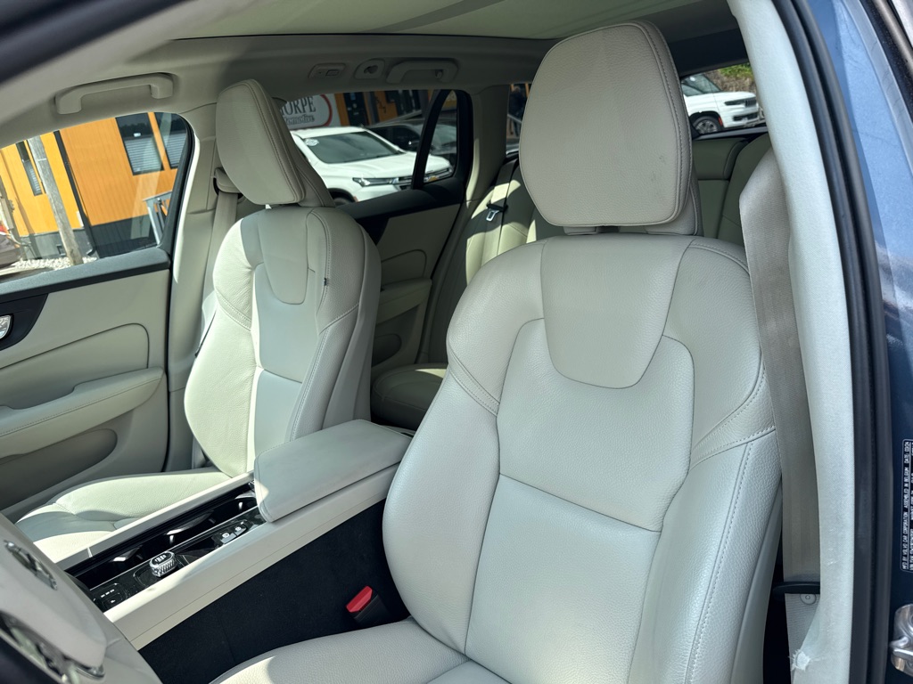 Photo 11 of this VOLVO V60 CROSS COUNT