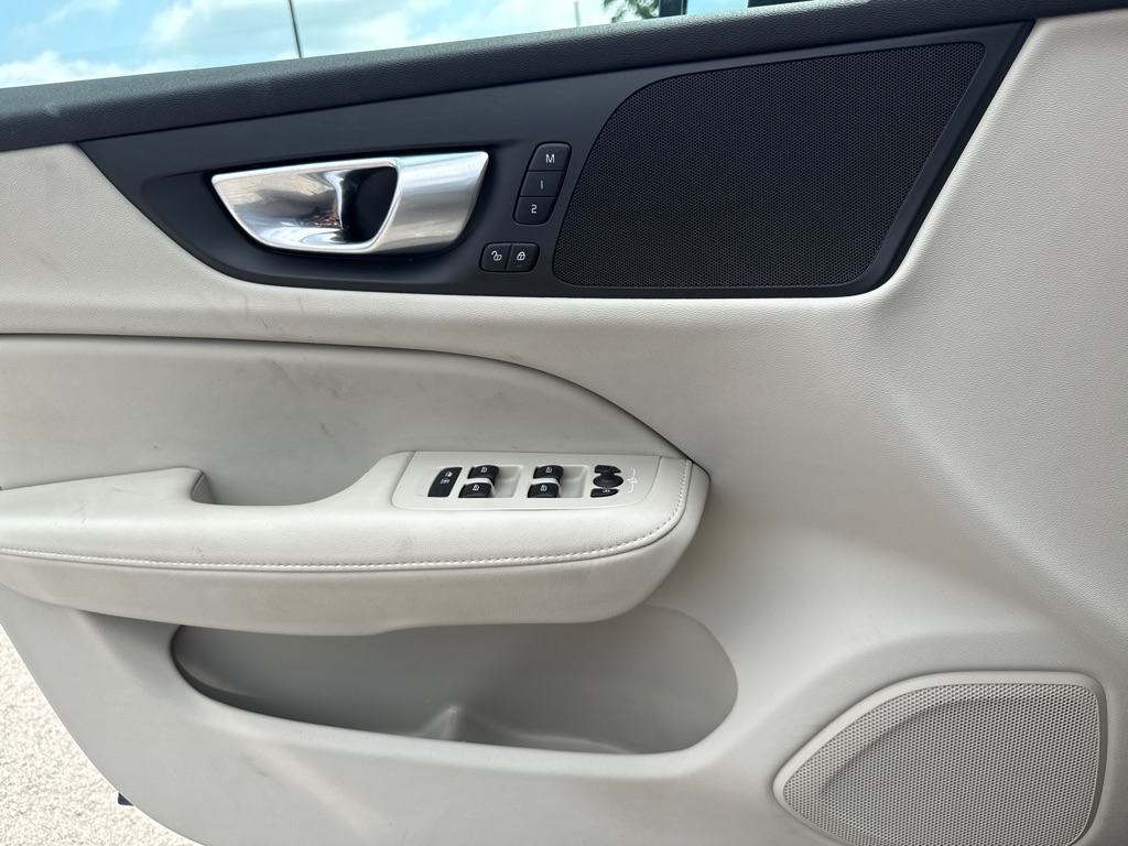 Photo 21 of this VOLVO V60 CROSS COUNT