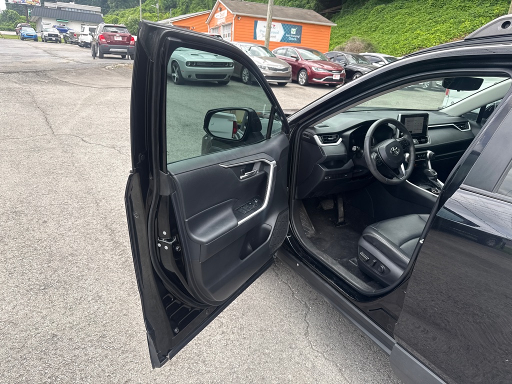 Photo 9 of this TOYOTA RAV4
