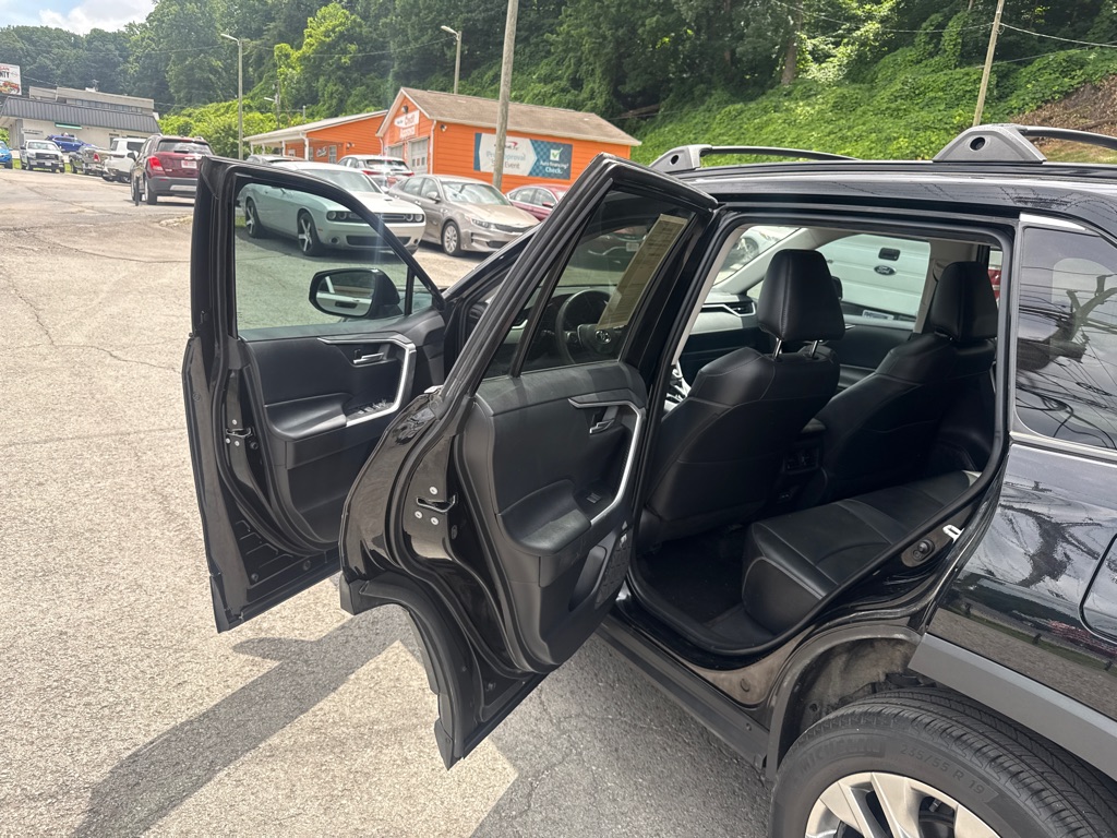 Photo 26 of this TOYOTA RAV4